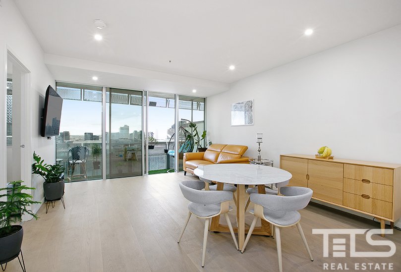 2404/620 Collins Street, Melbourne image 4