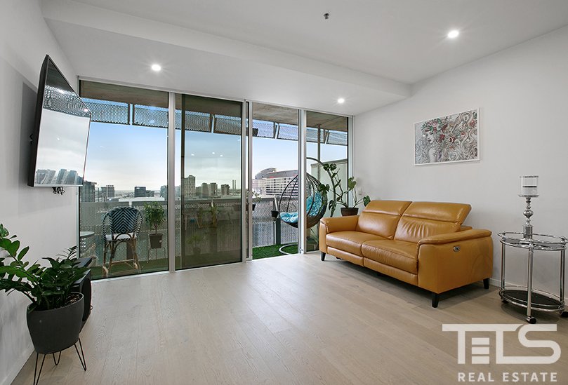 2404/620 Collins Street, Melbourne image 5