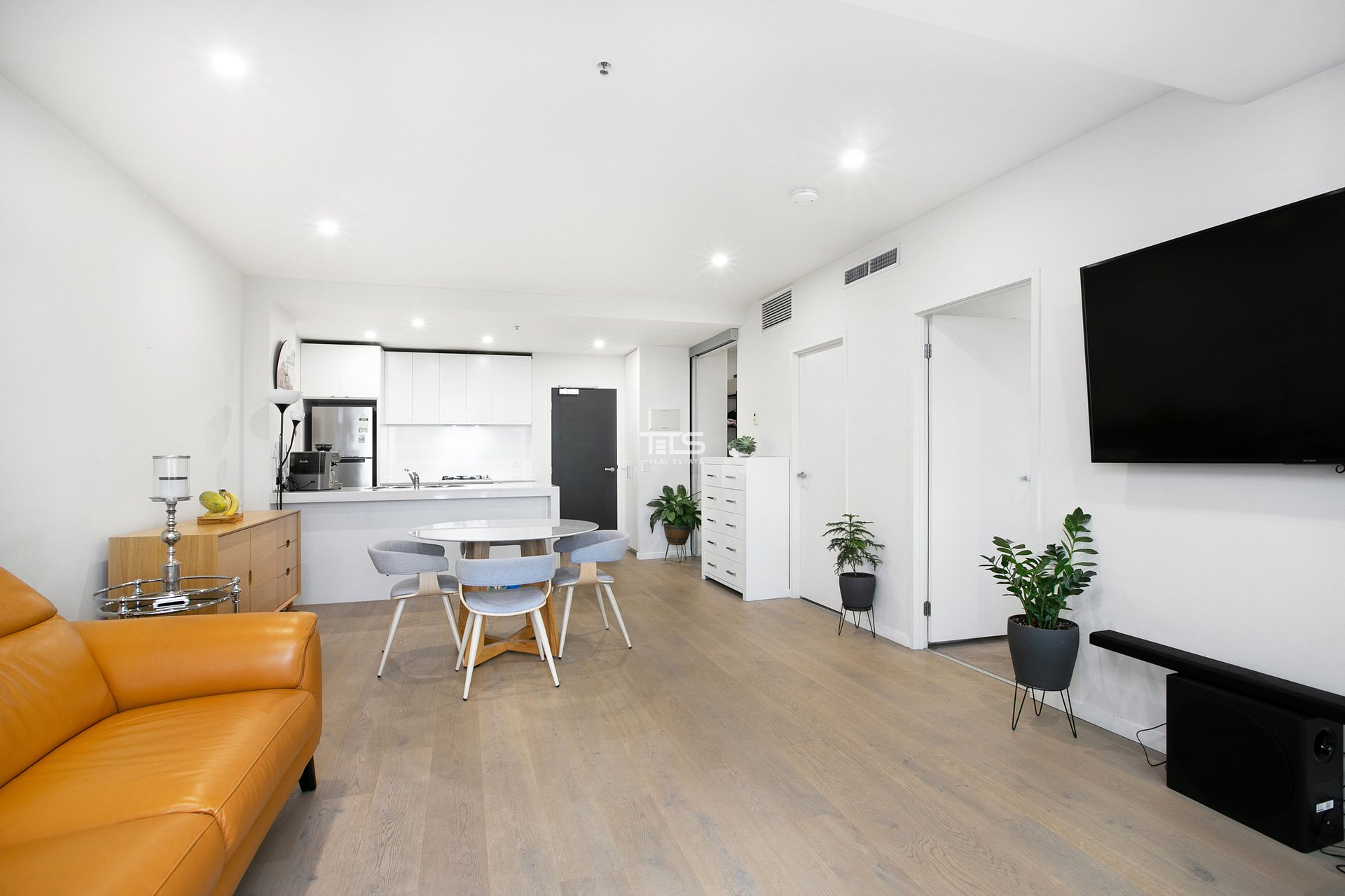 2404/620 Collins Street, Melbourne image 6