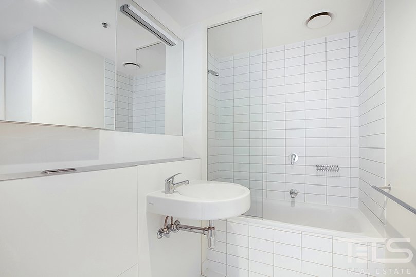 2404/620 Collins Street, Melbourne image 8