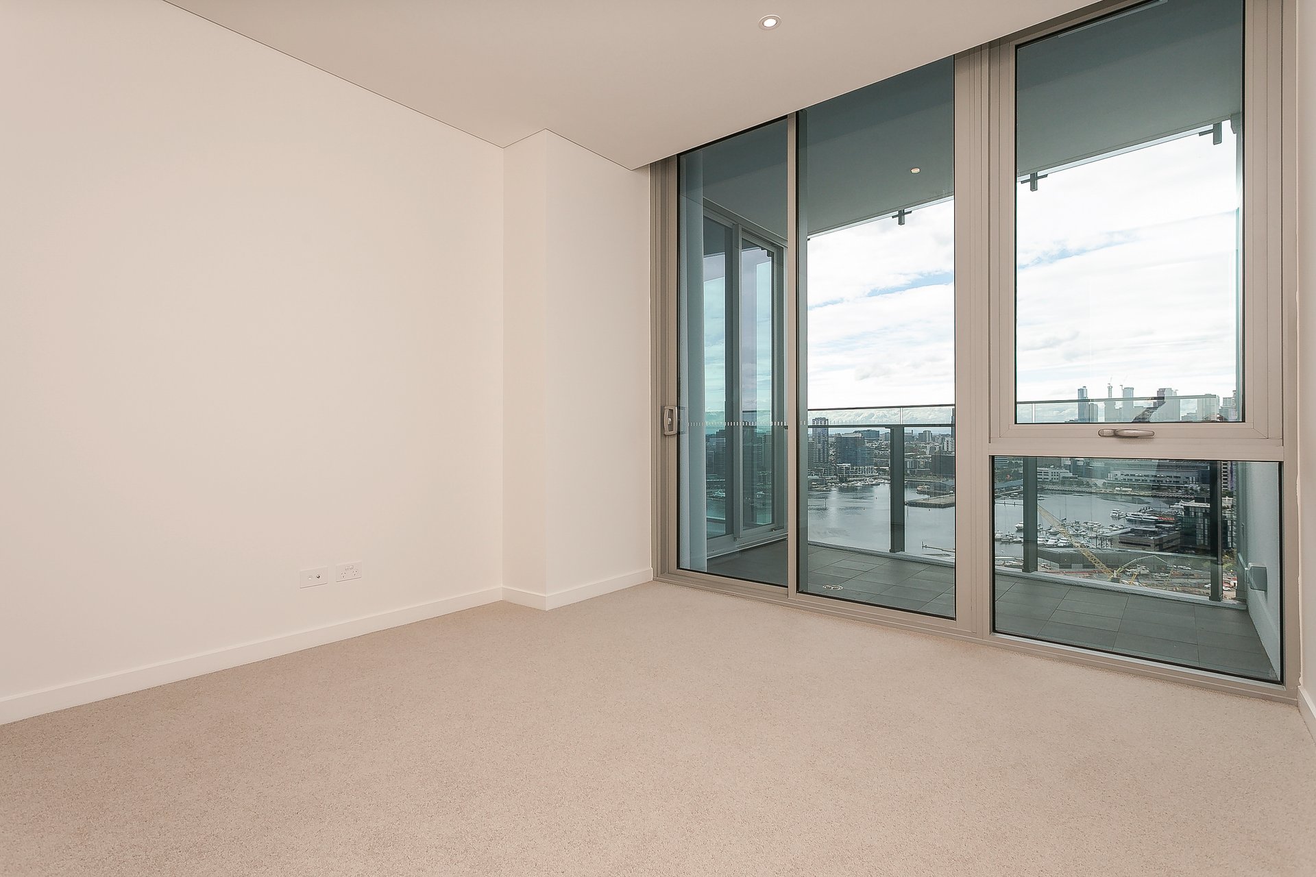 Property Gallery Thumbnail 6