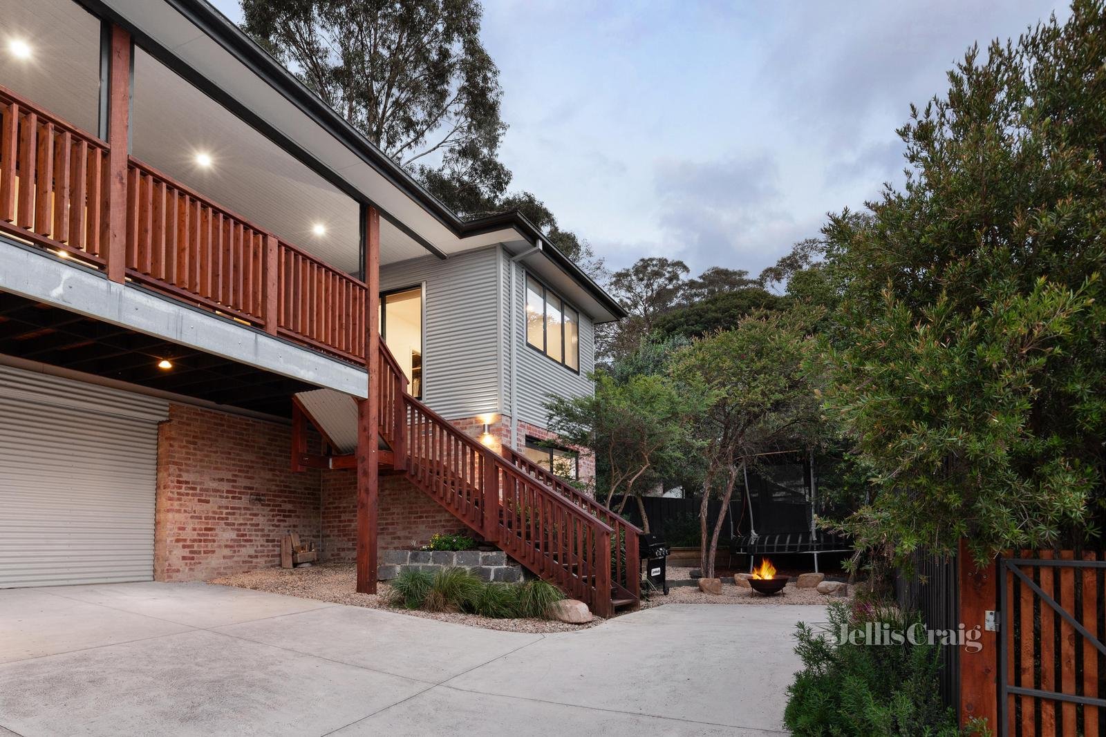 2/41 Cherry Tree Road, Hurstbridge image 2