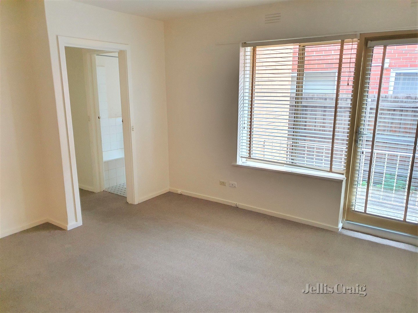 2/41 Rossmoyne Street, Thornbury image 2