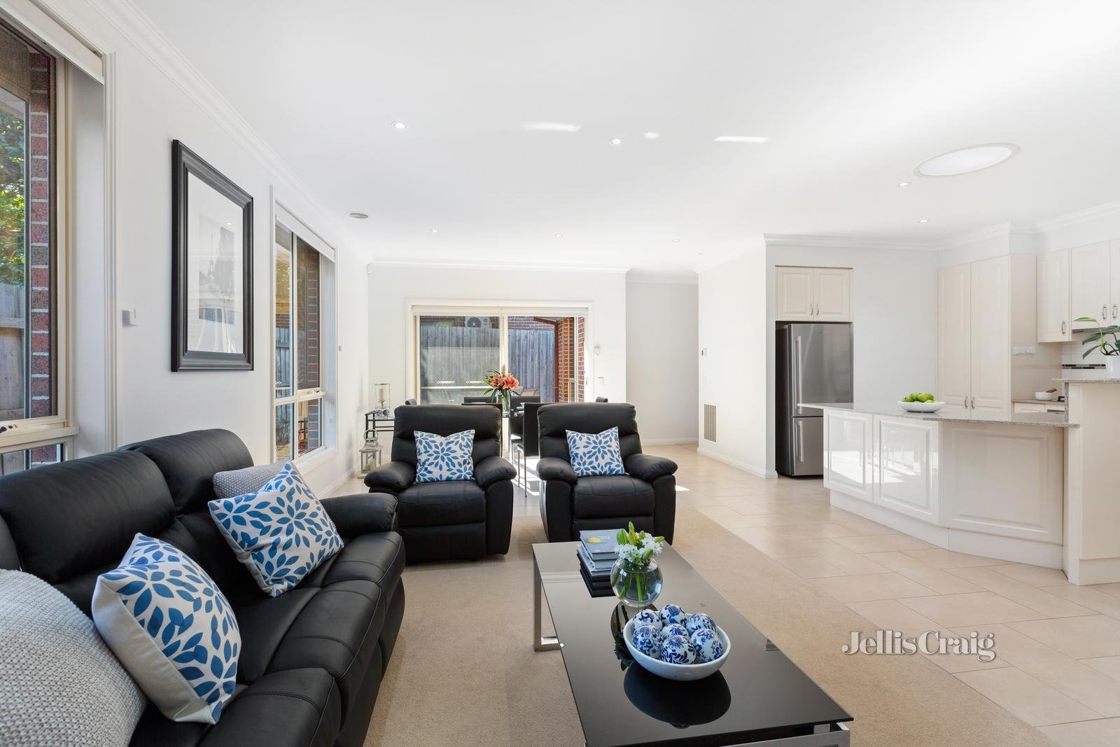 2/410 Springvale Road, Glen Waverley image 2