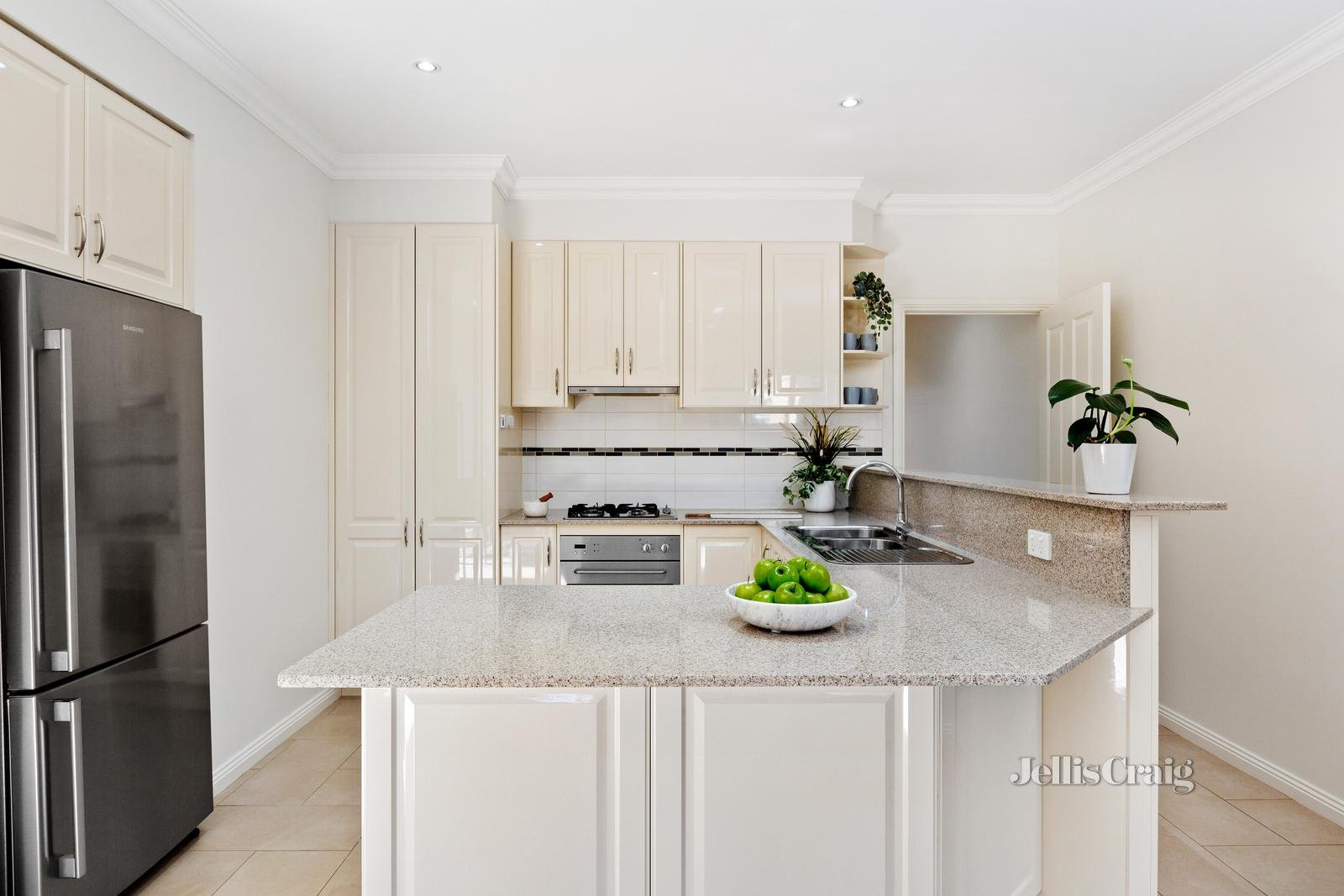 2/410 Springvale Road, Glen Waverley image 3