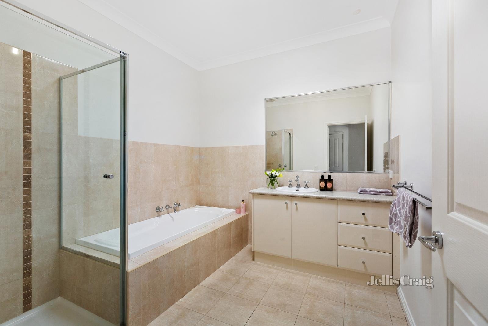 2/410 Springvale Road, Glen Waverley image 8