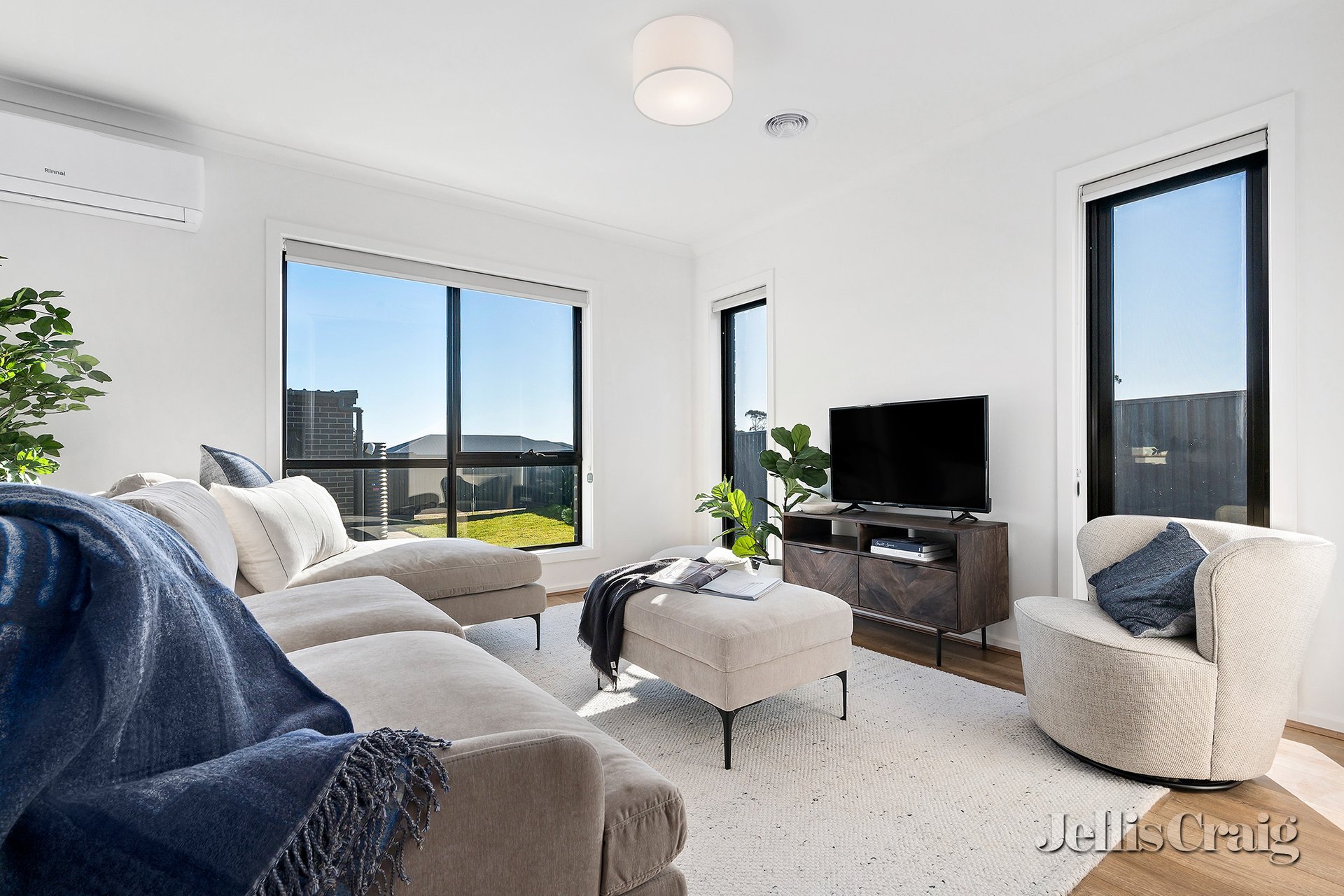 241/520 Greenhalghs Road, Winter Valley image 4