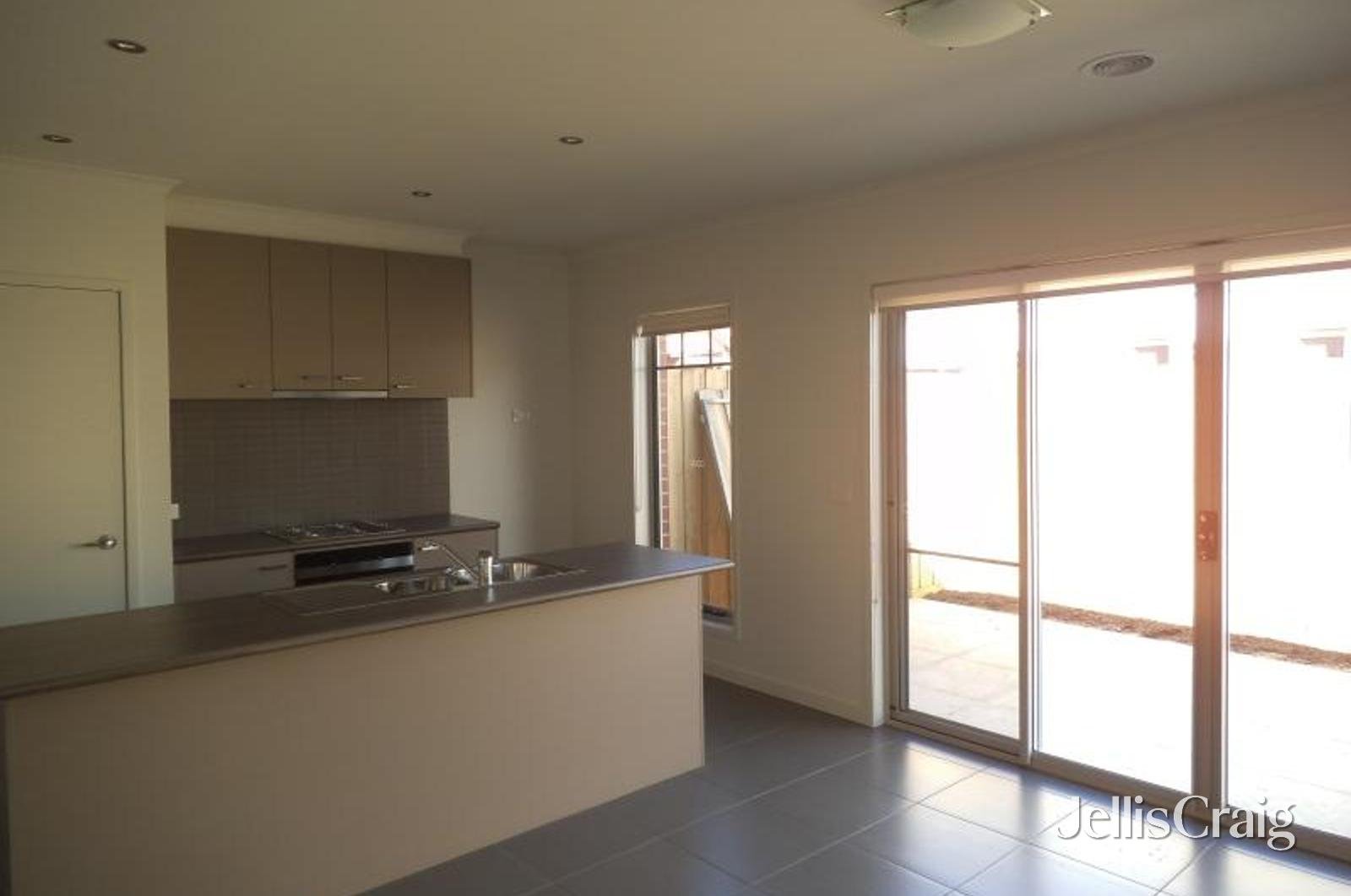 2/41A Durham Street, Newington image 3