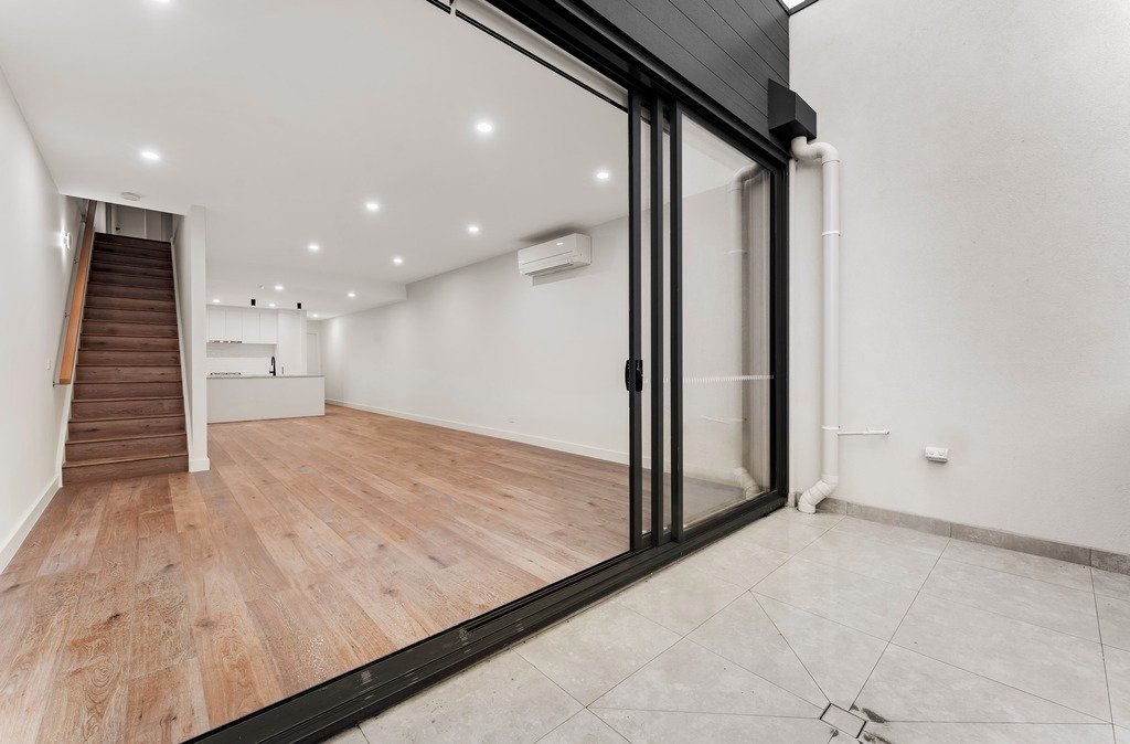 2/42-44 Crevelli Street, Reservoir image 5
