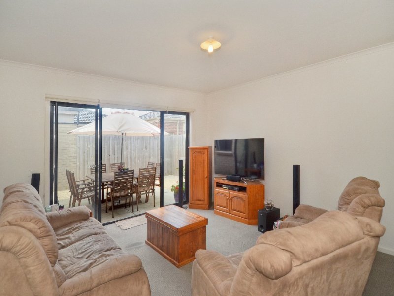 2/42 Benita Place, Leopold image 5