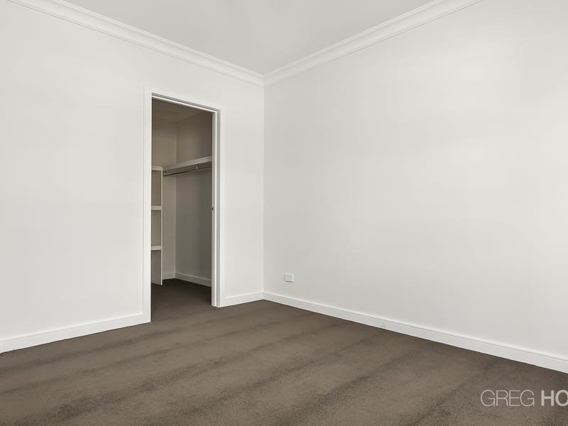 2/42 Burns Street, Maidstone image 5