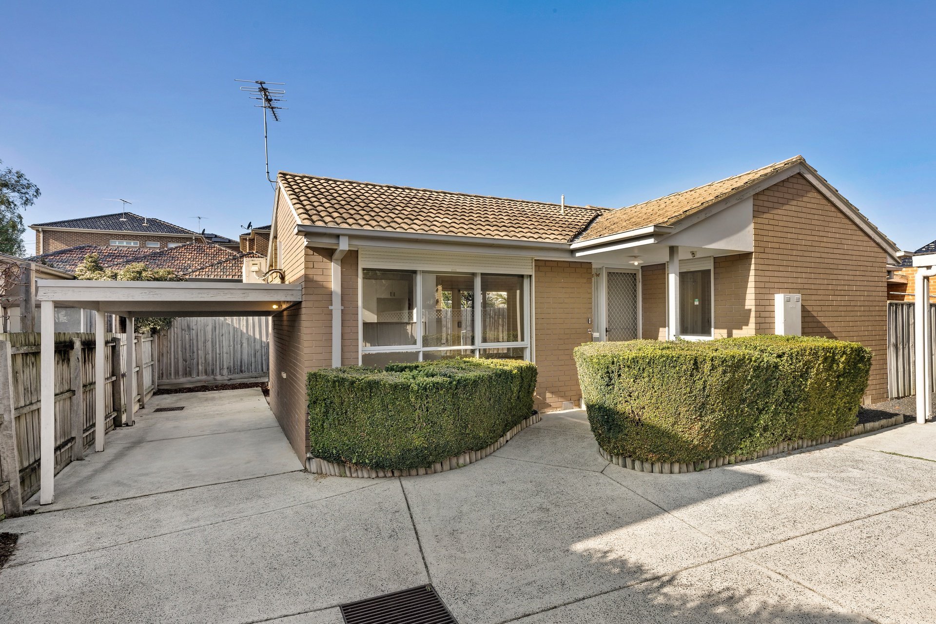 2/42 Carrathool Street, Bulleen image 1