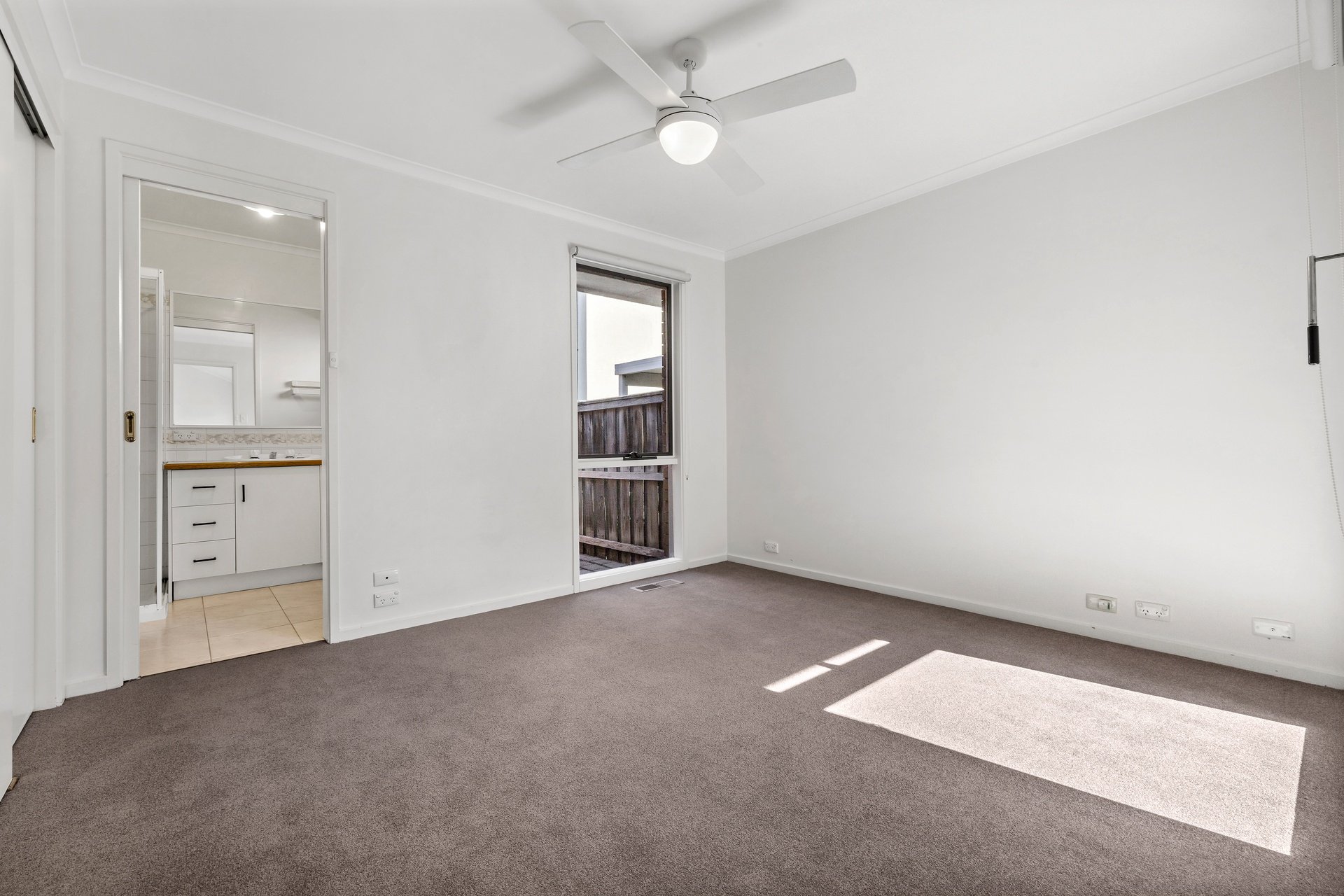 2/42 Carrathool Street, Bulleen image 5