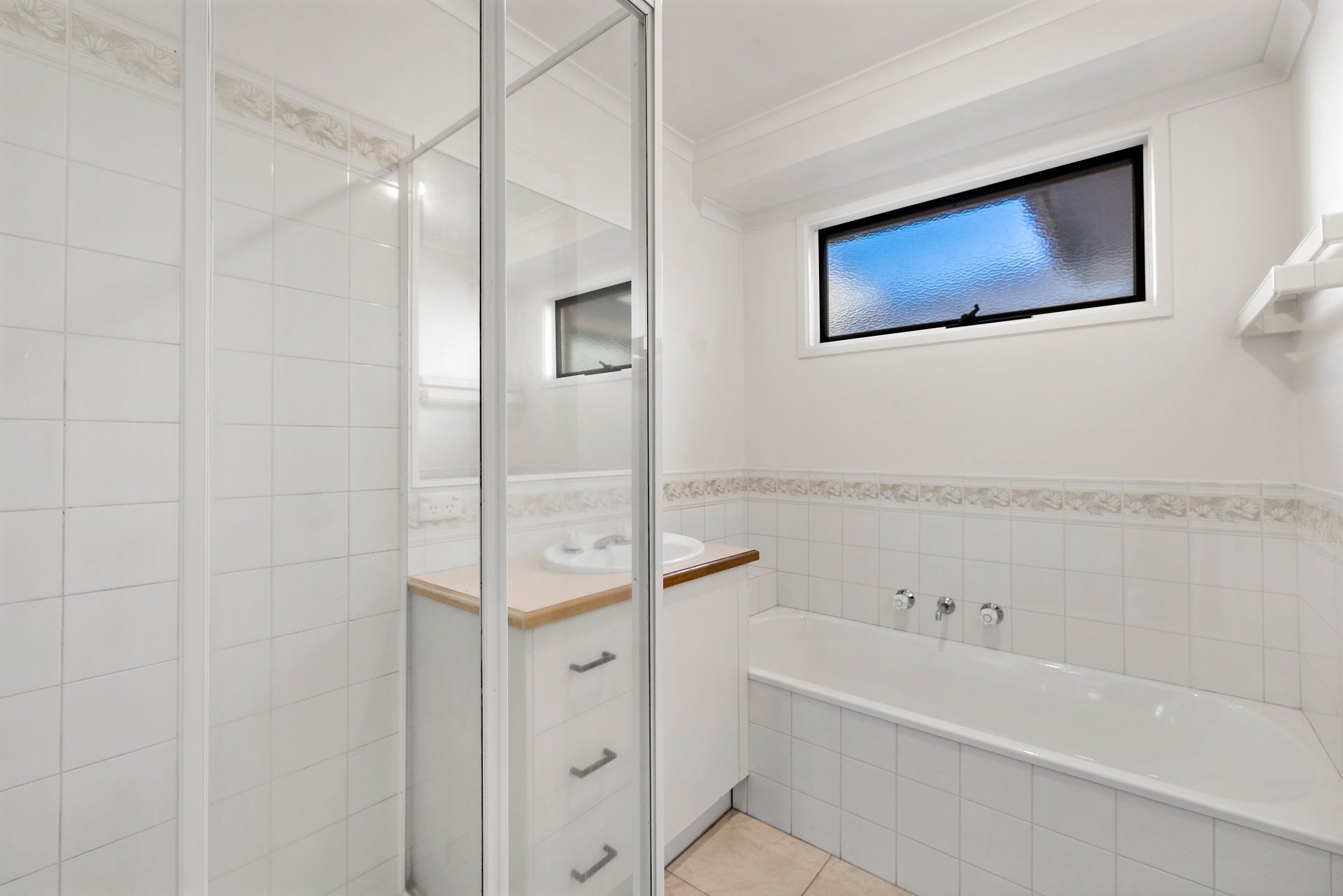 2/42 Carrathool Street, Bulleen image 6