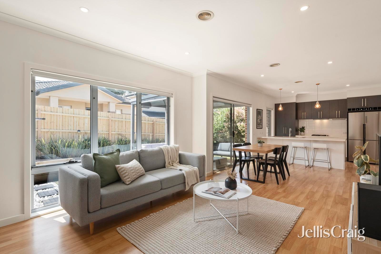 2/42 Dorset Road, Croydon image 3