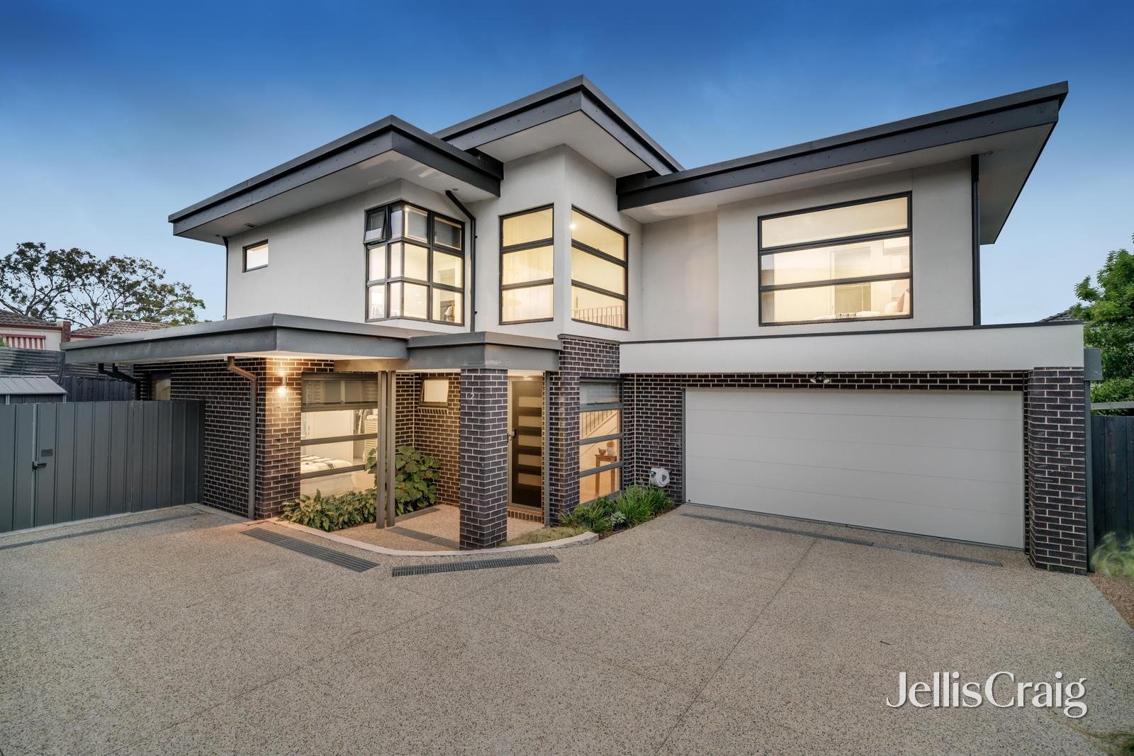 2/42 Linlithgow Street, Mitcham image 1