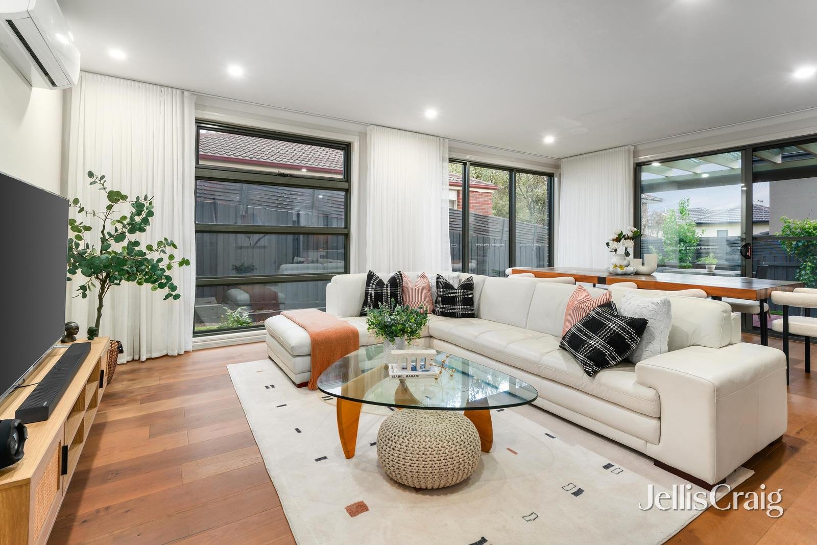 2/42 Linlithgow Street, Mitcham image 2