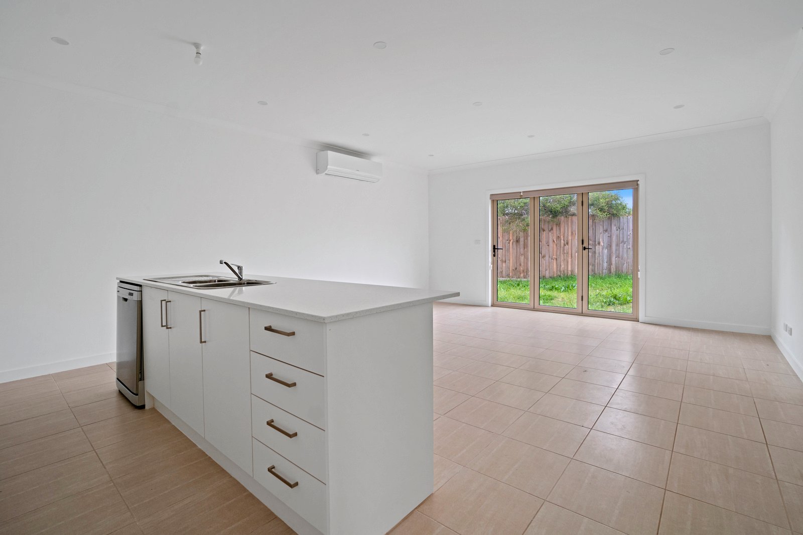 Property Gallery Thumbnail 3
