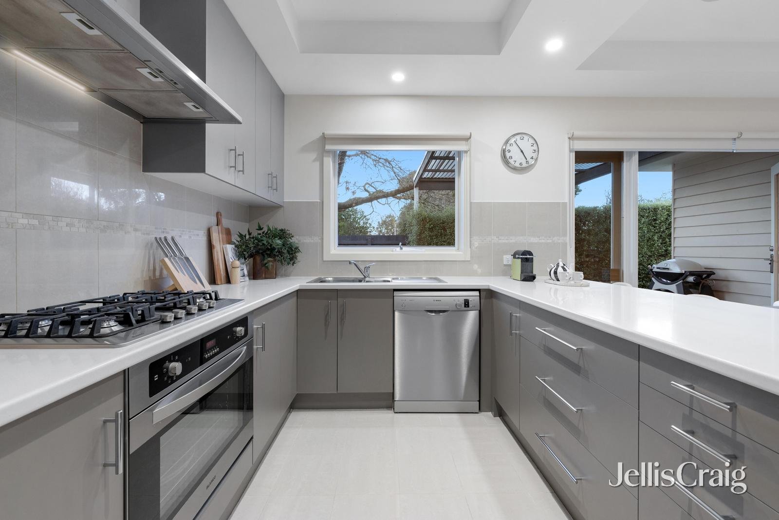 2/42 Owen Street, Mitcham image 3