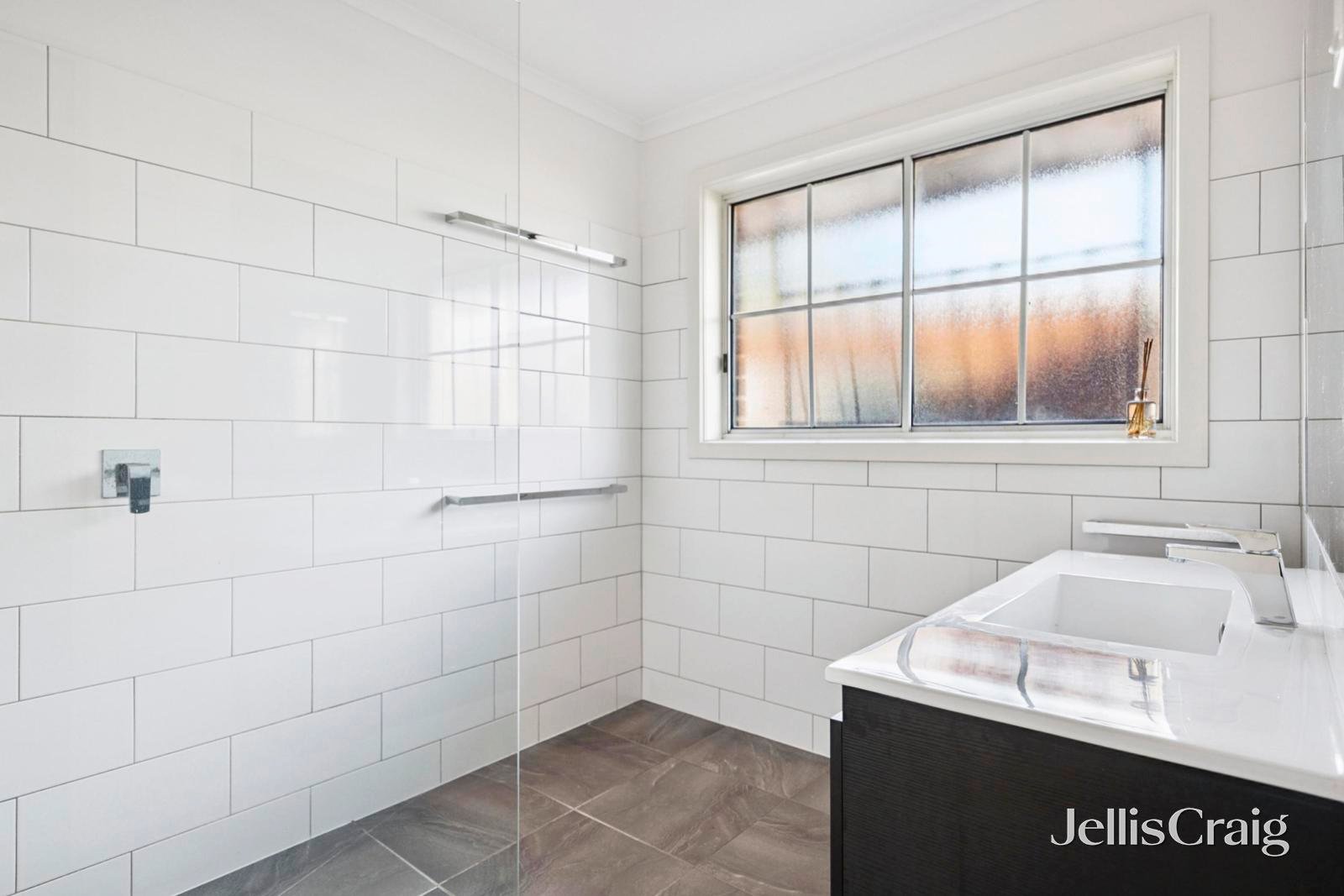 2/42 Park Crescent, South Geelong image 5