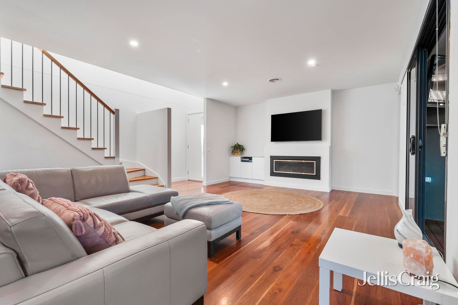 2/43 Illuka Crescent, Mount Waverley image 2