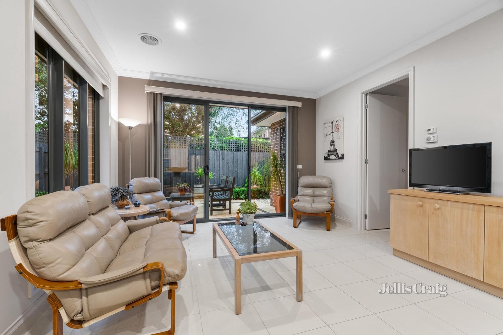 2/43 Kemp Avenue, Mount Waverley image 5