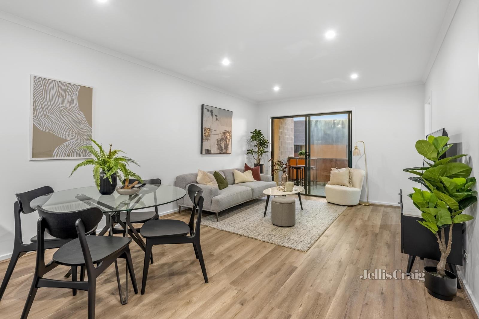 24/3 Wardens Walk, Coburg image 3