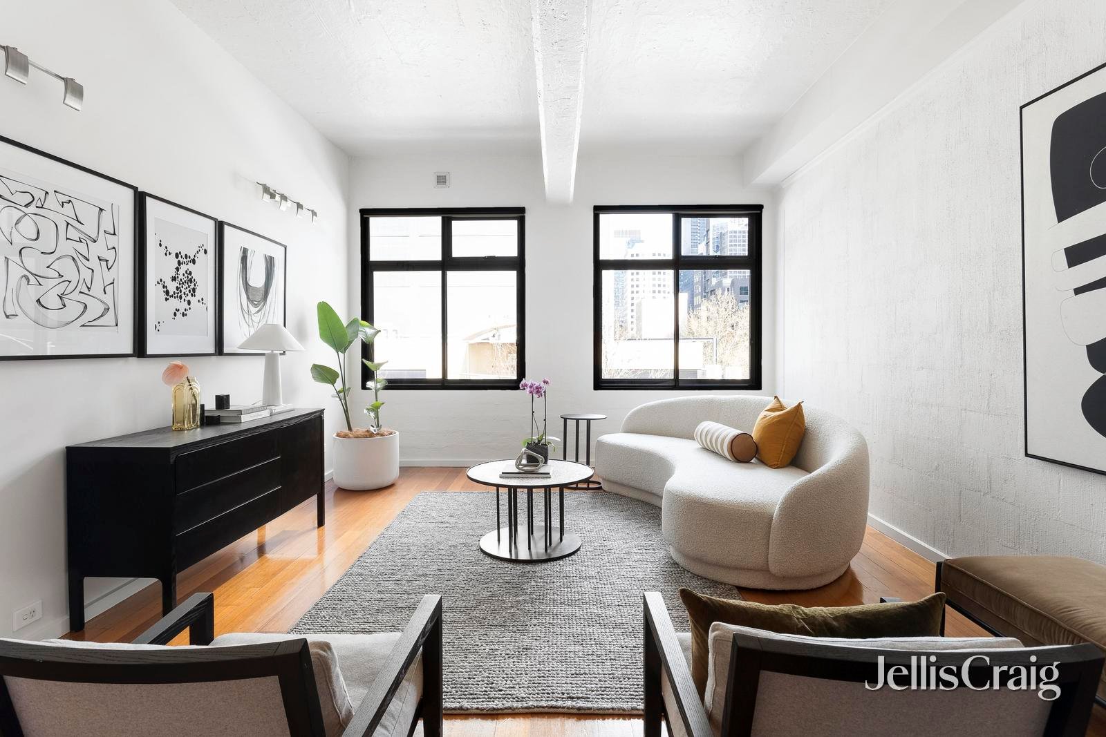 24/300 King Street, Melbourne image 2