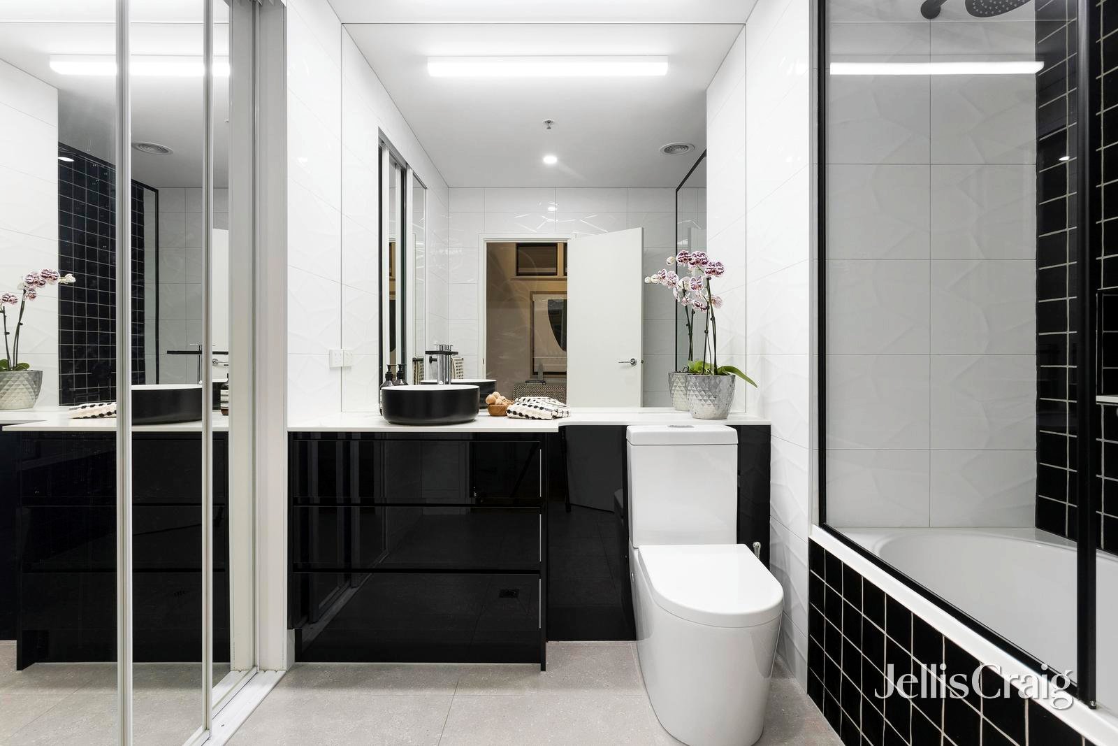 24/300 King Street, Melbourne image 10