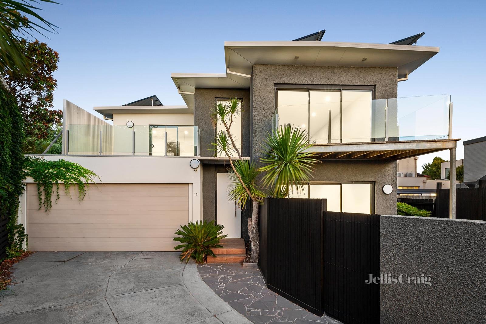2/44 Beach Road, Hampton image 1