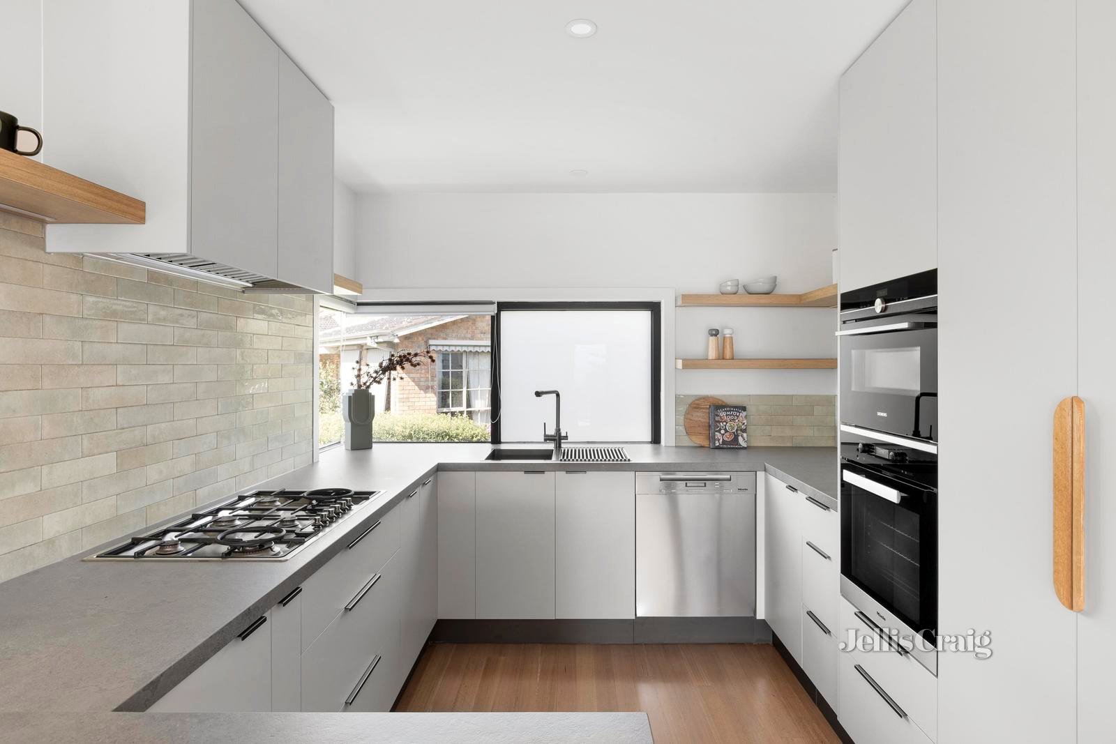 2/44 Beach Road, Hampton image 4