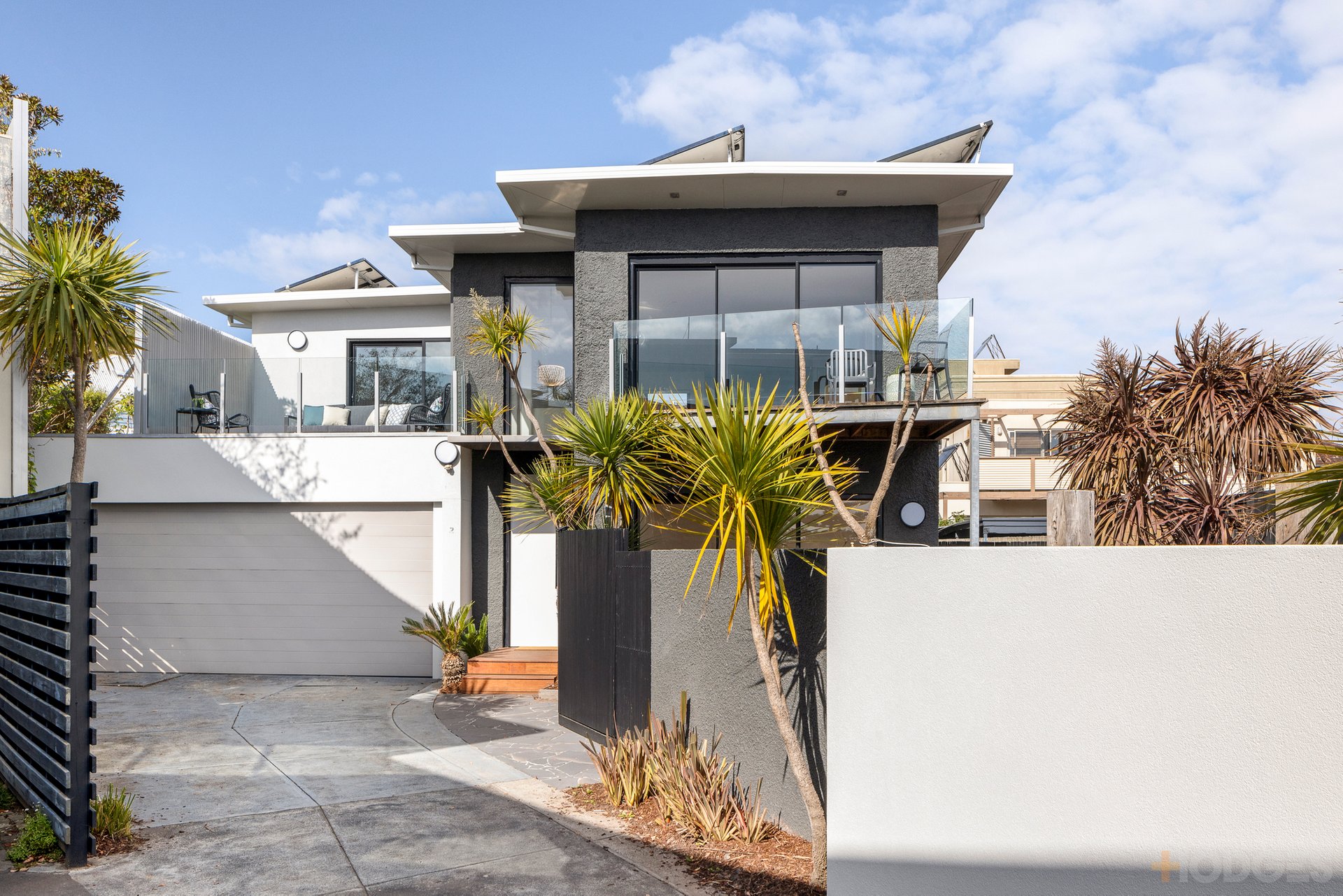 2 / 44 Beach Road Hampton