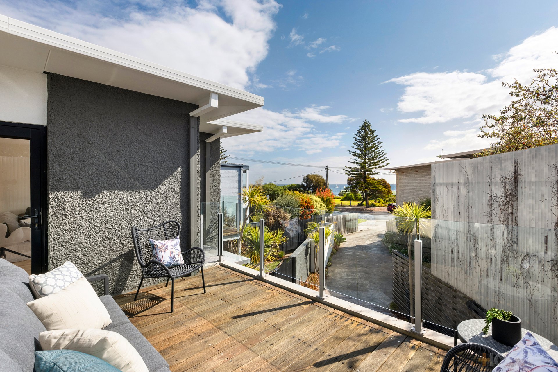 2 / 44 Beach Road Hampton