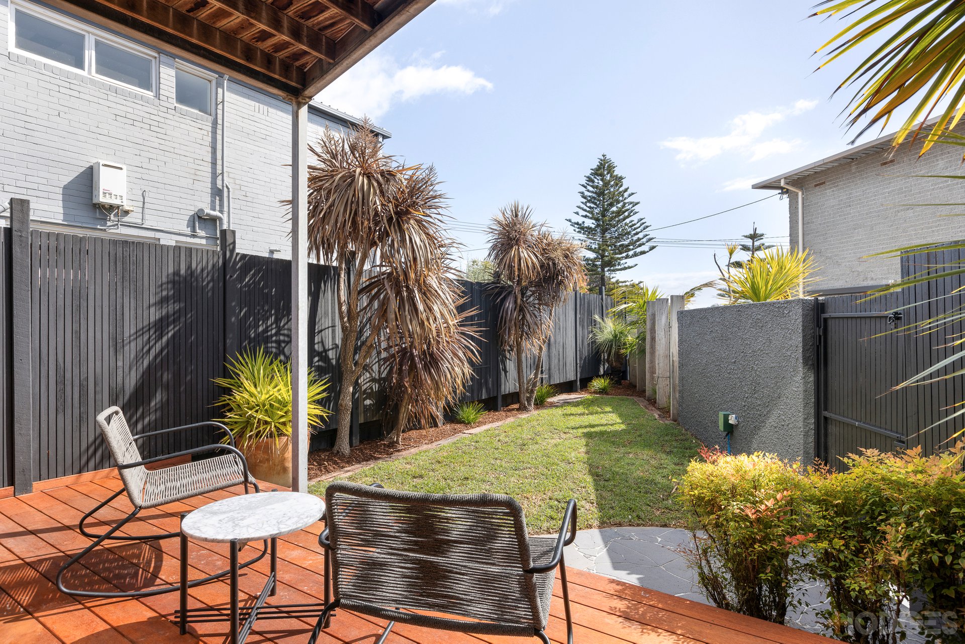 2 / 44 Beach Road Hampton