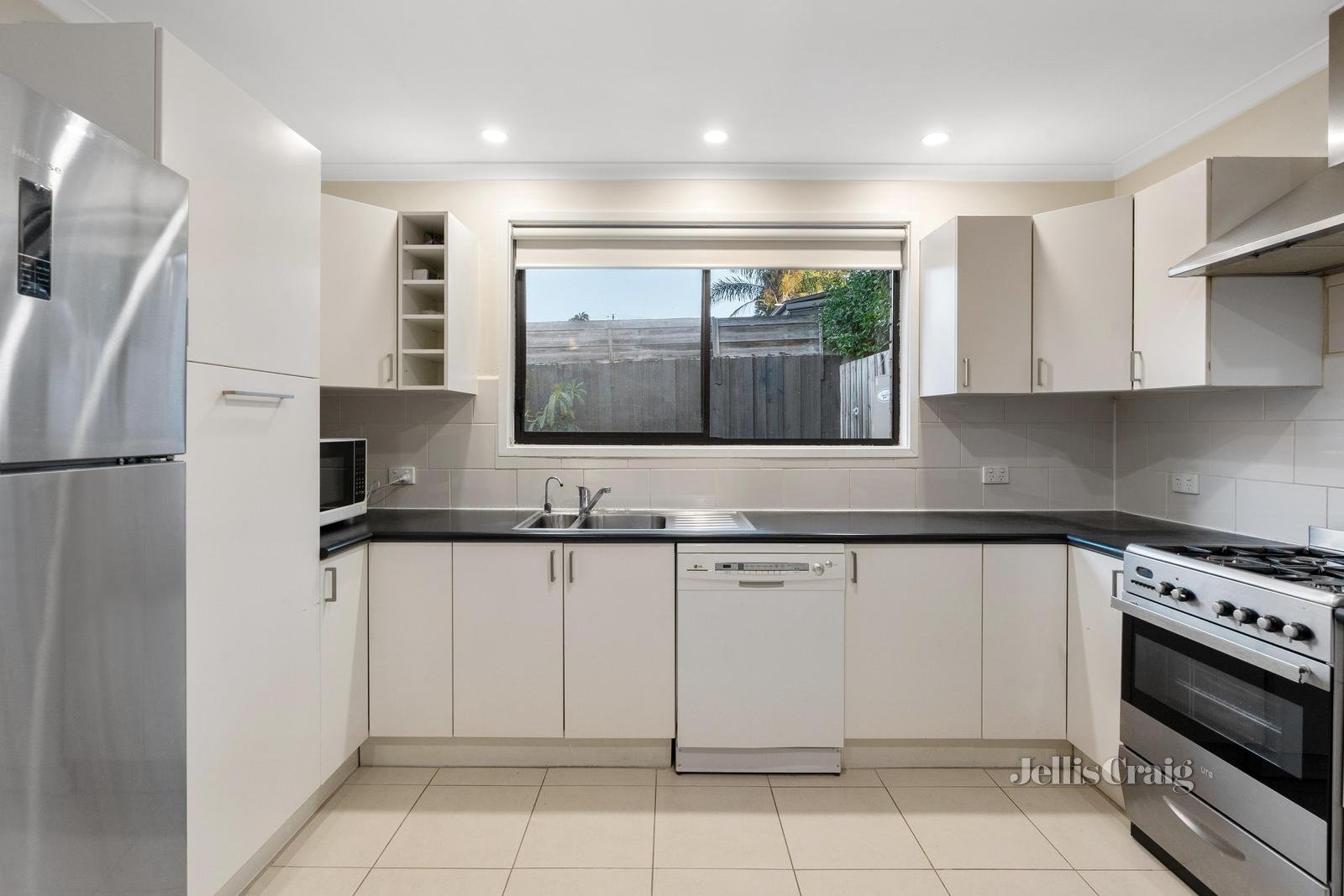 2/44 Beaufort Road, Croydon image 5