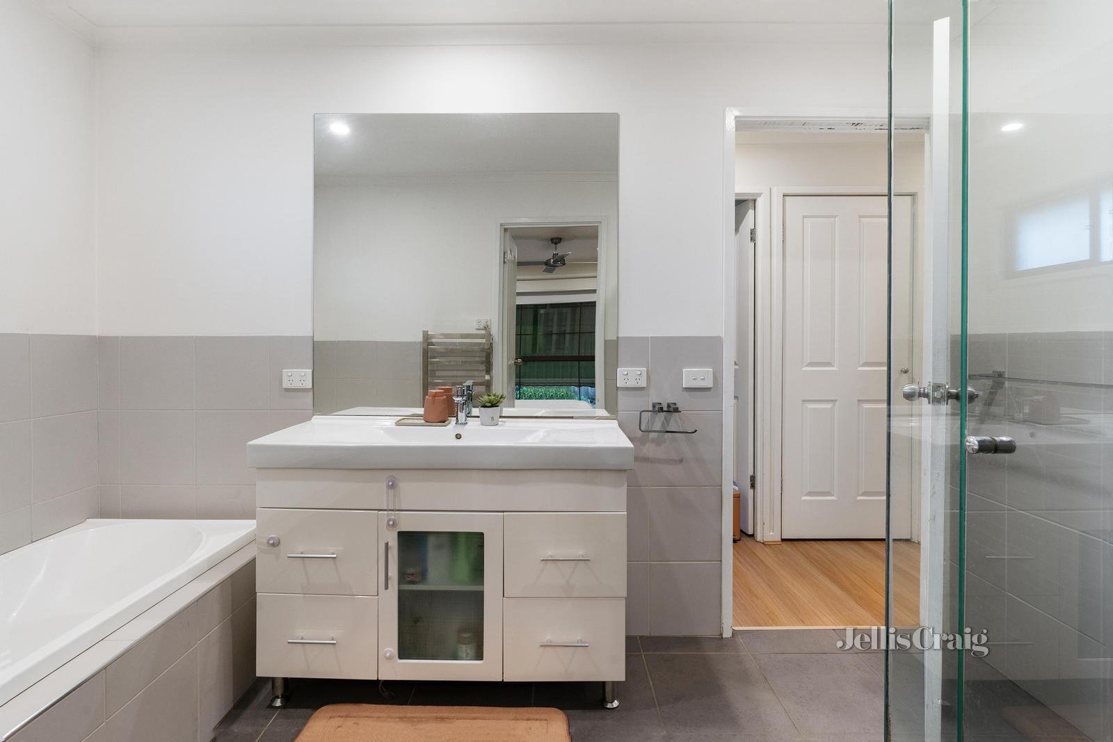 2/44 Beaufort Road, Croydon image 7