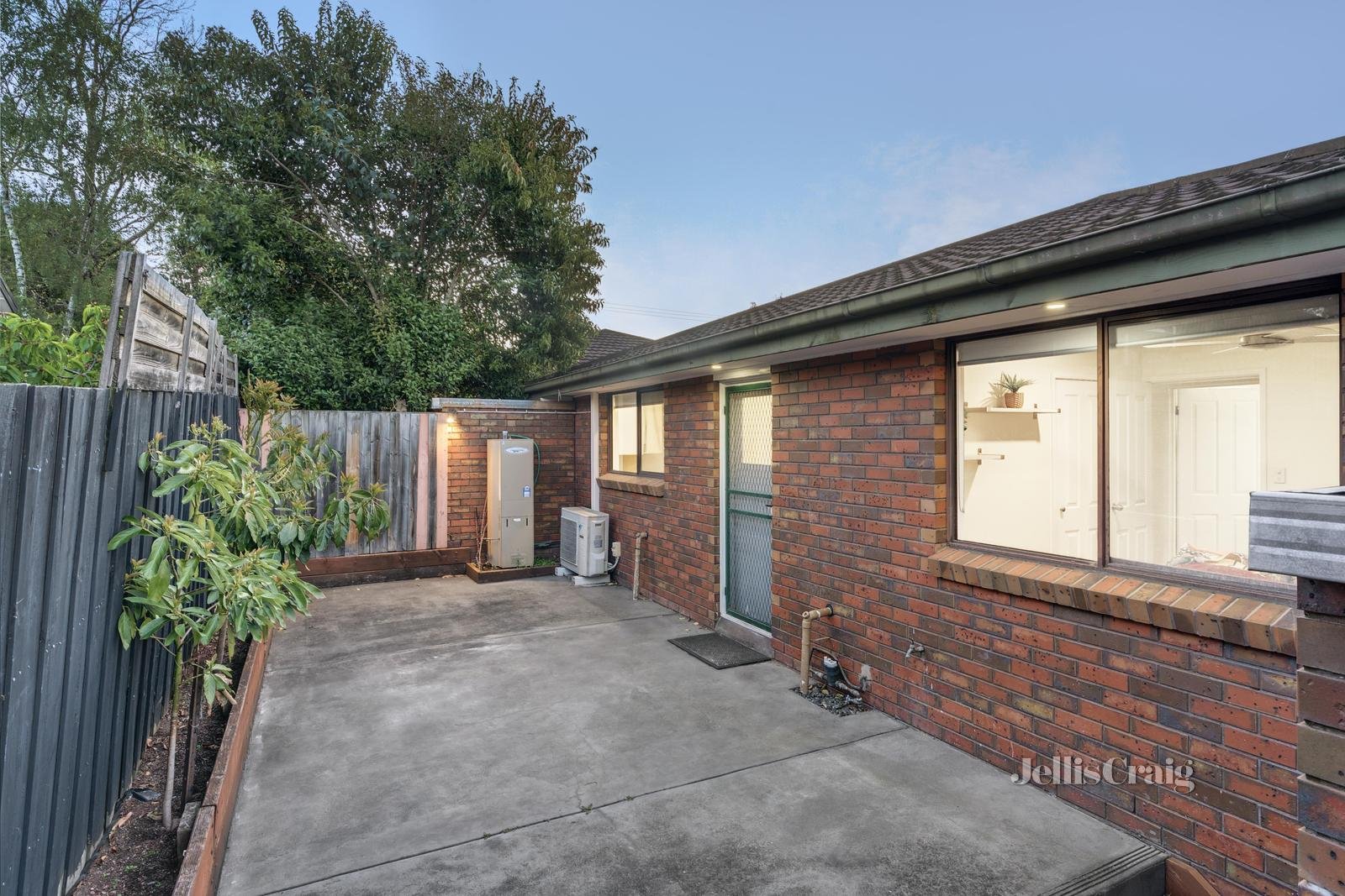 2/44 Beaufort Road, Croydon image 9