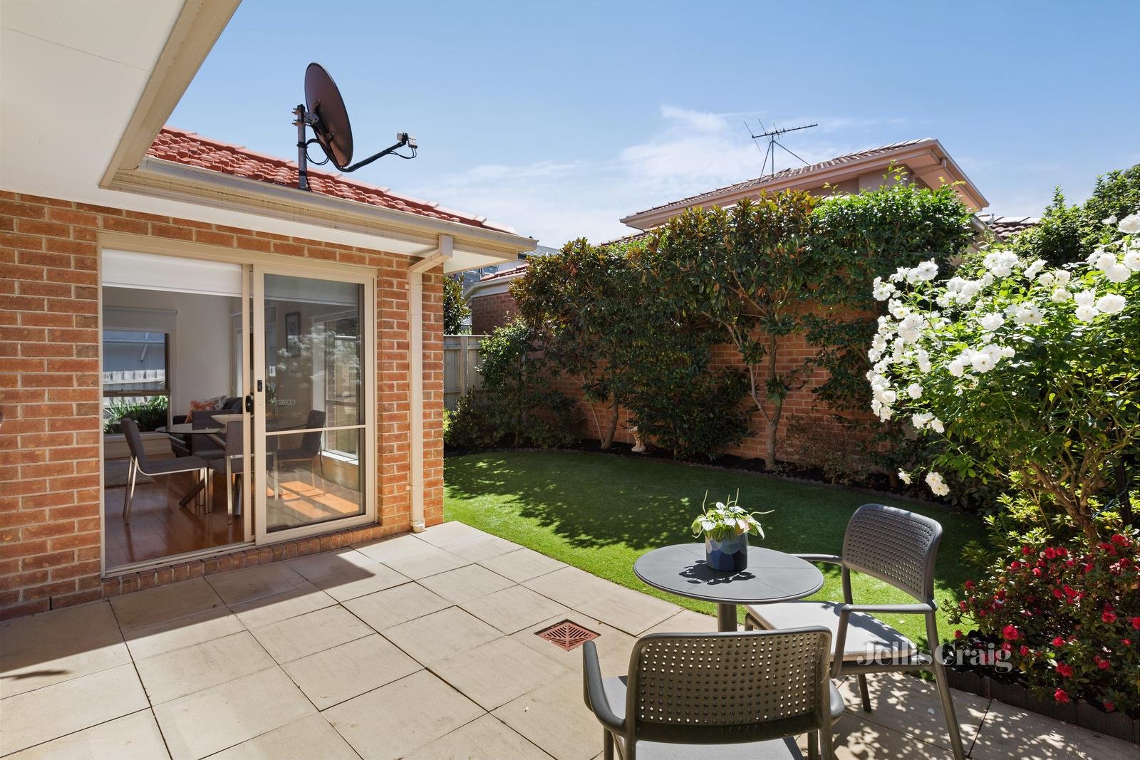 2/44 Bizley Street, Mount Waverley image 6