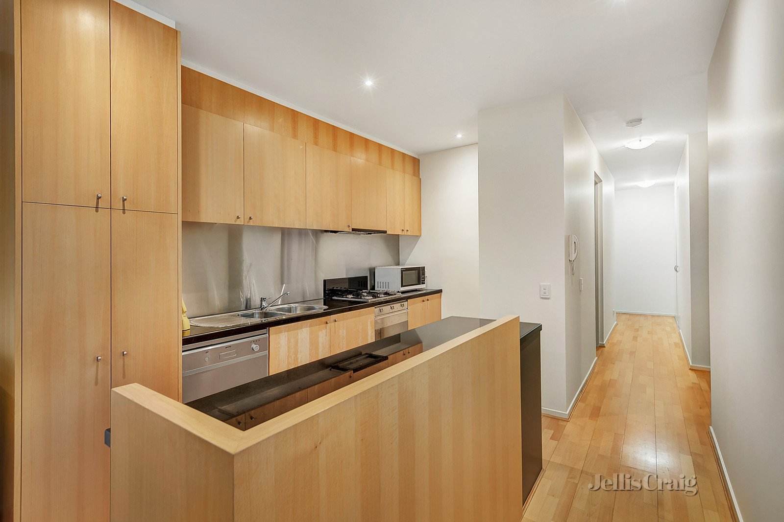 2/44 Burwood Road, Hawthorn image 2