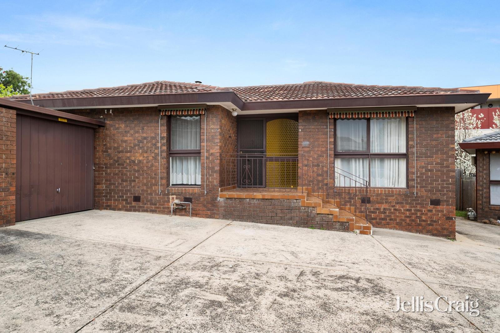 2/44 Royton Street, Burwood East image 2