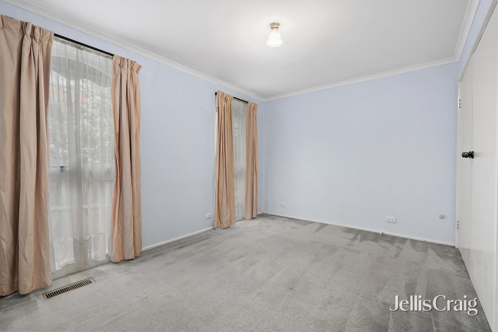 2/44 Royton Street, Burwood East image 5