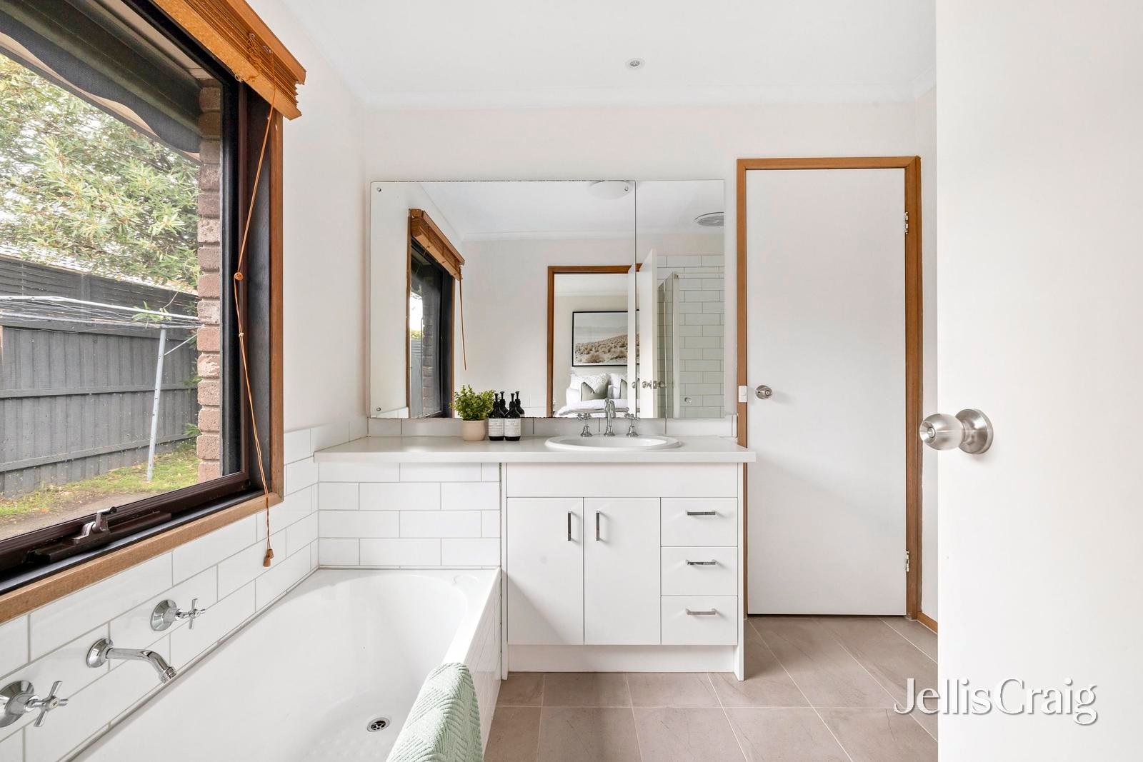 2/45 Albenca Street, Mentone image 9