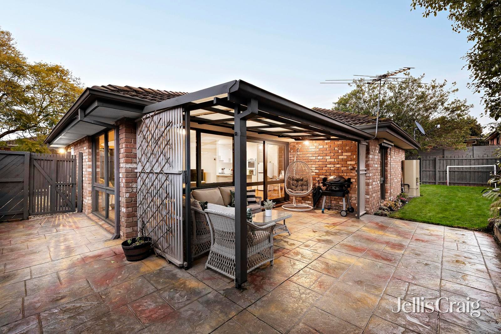 2/45 Albenca Street, Mentone image 12