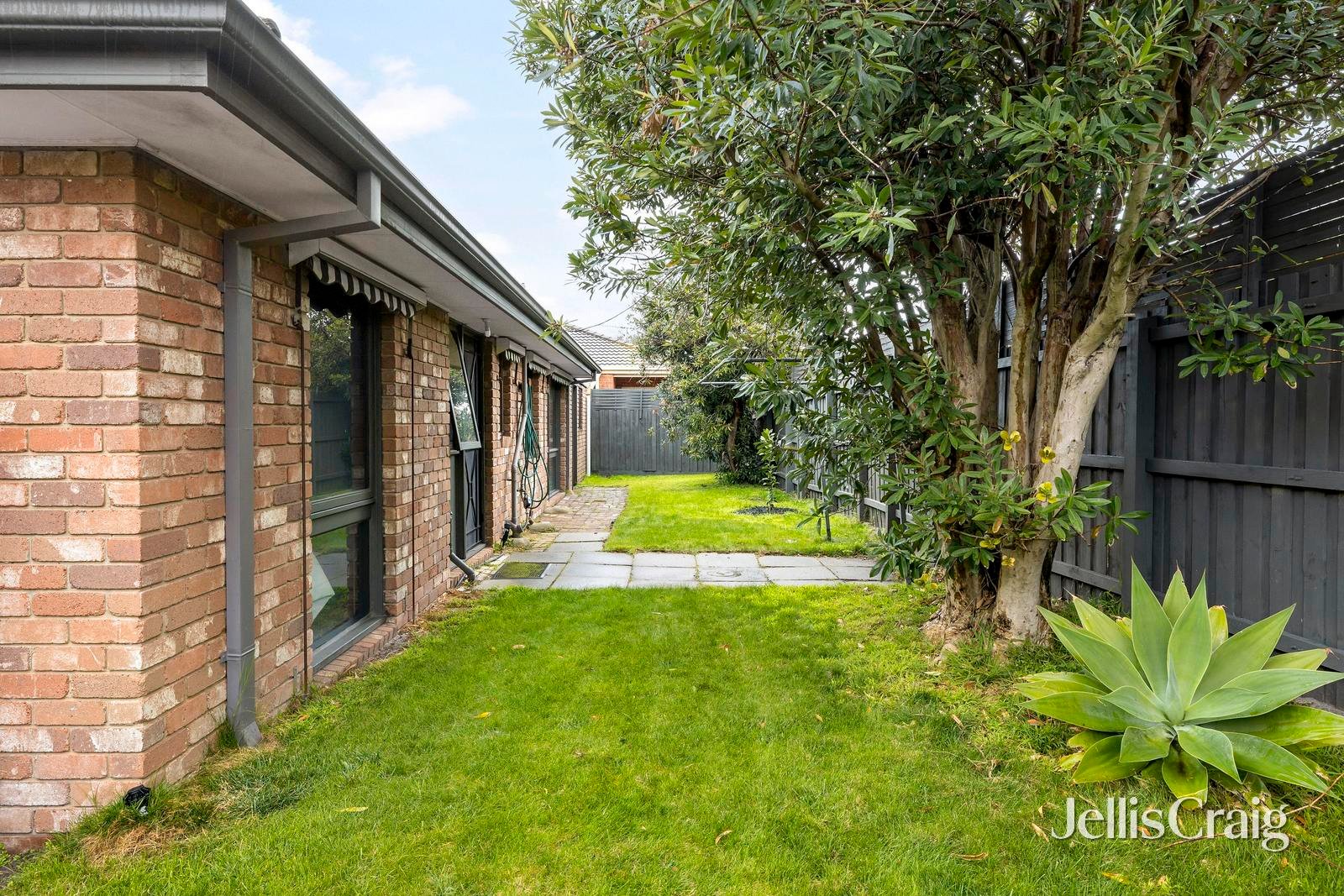 2/45 Albenca Street, Mentone image 15