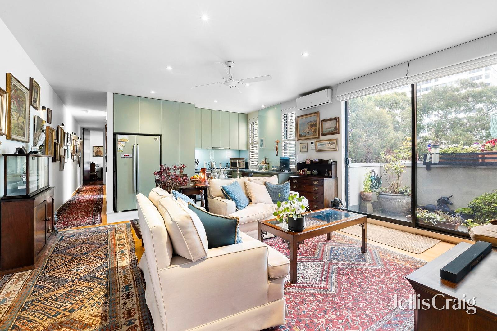 2/45 Spenser Street, St&nbsp;Kilda image 1