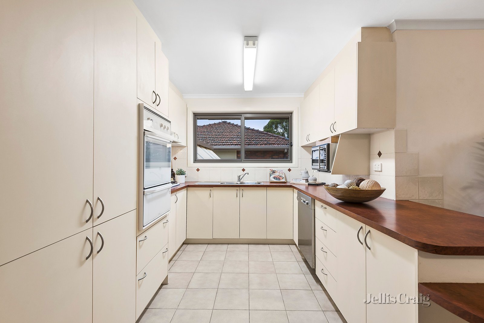 245 St Helena Road, Greensborough image 6