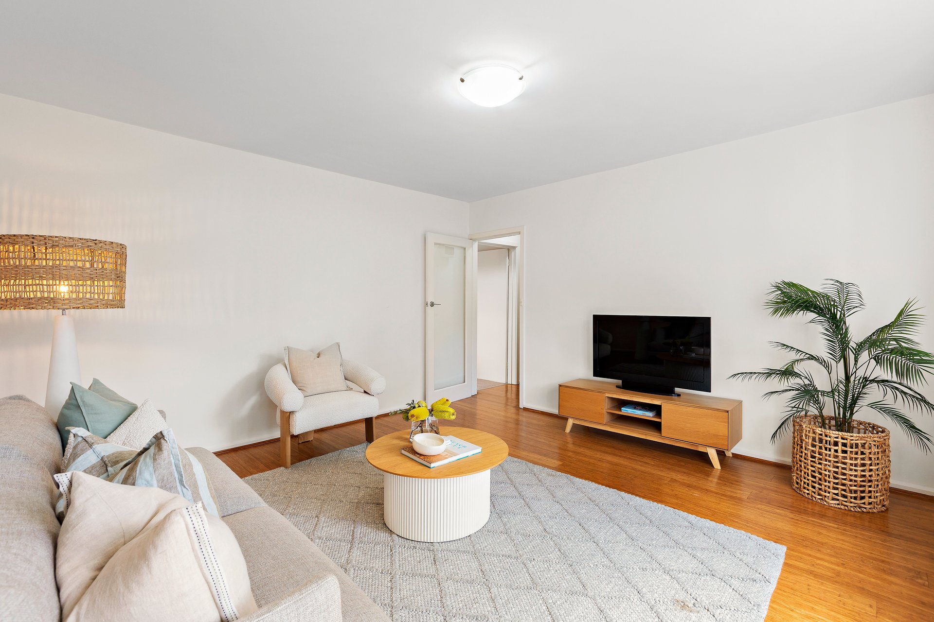 2/457 St Kilda Street, Elwood image 3