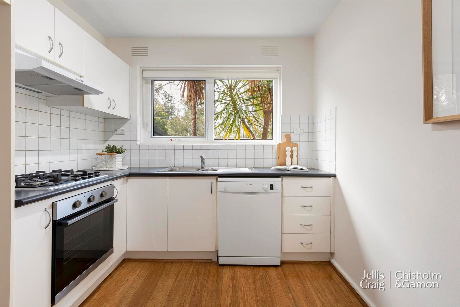 2/457 St Kilda Street, Elwood image 3
