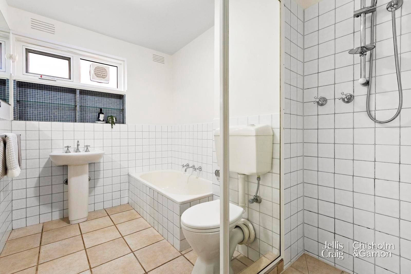 2/457 St Kilda Street, Elwood image 6