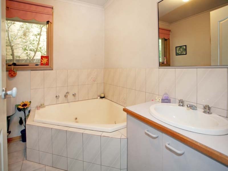 2/46 Karen Street, Box Hill North image 5